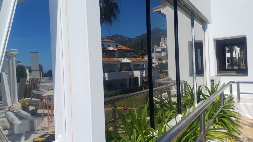 Espejo terraza en chalet de Marbella