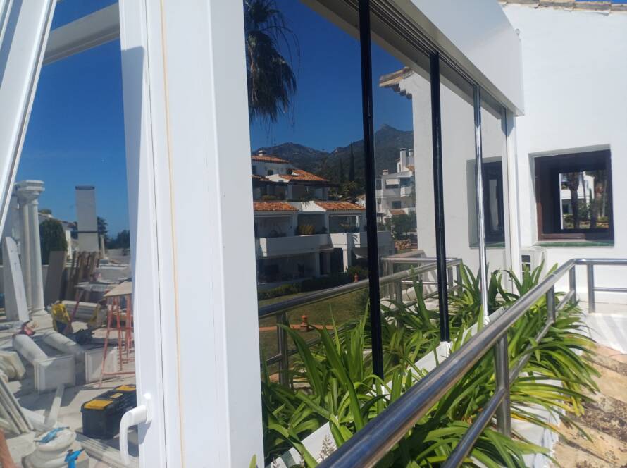 Espejo terraza en chalet de Marbella