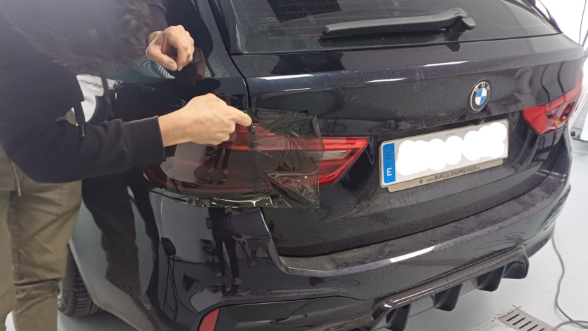 Protección y oscuridad de faros traseros